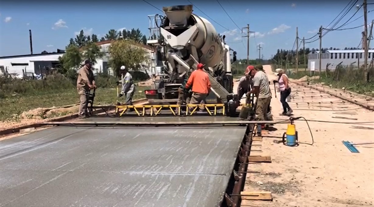 Avanza a buen ritmo la pavimentación en el Parque Industrial