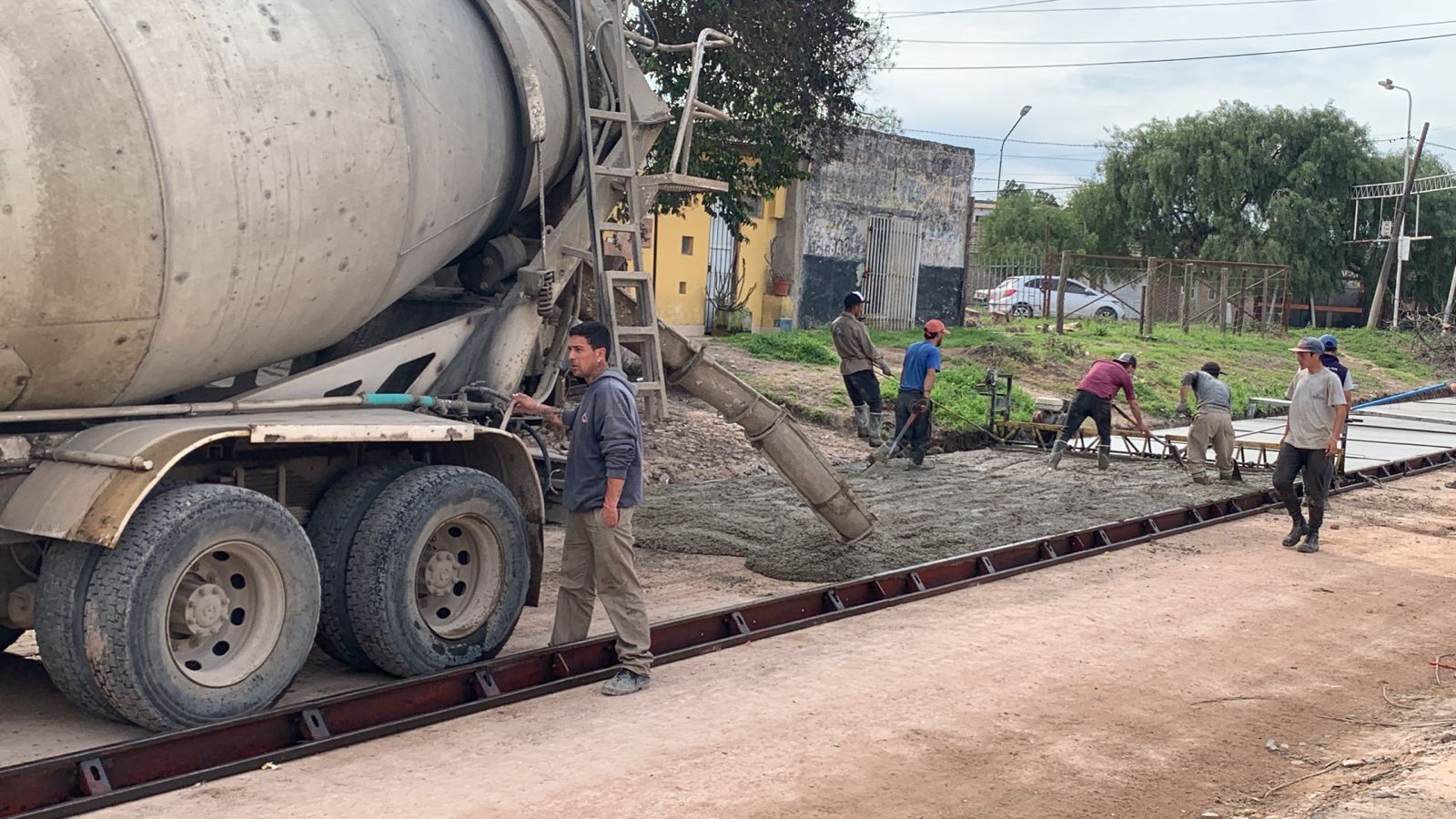 Comenzó la pavimentación en calle Filiberto