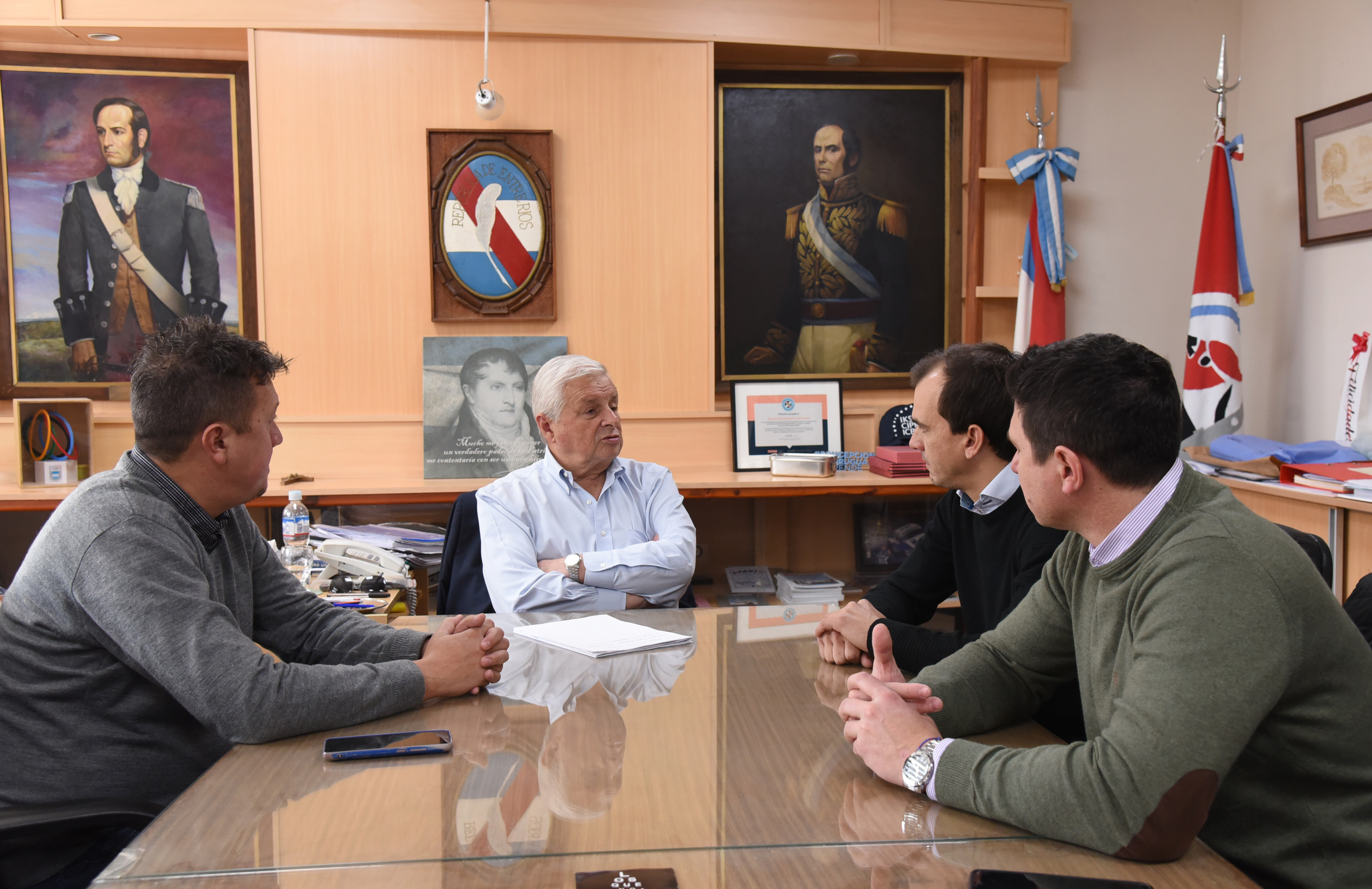 Lauritto con intendentes del departamento Uruguay